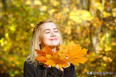 描写秋天景色优美段落_赞美秋天美景的佳句