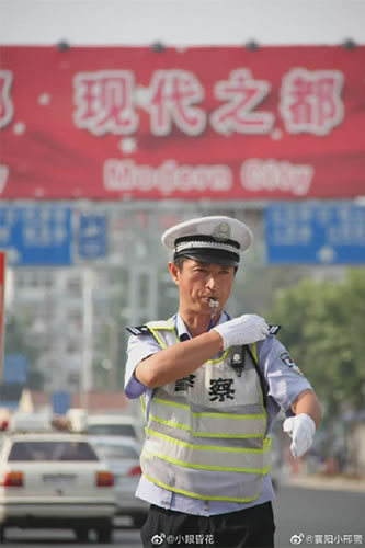 青岛交警大V李涌查酒驾遭反抗殉职_事发时正处理涉嫌酒驾违法行为