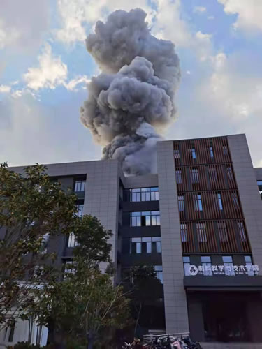 南航大爆燃事故教学楼去年刚使用_事故原因正在调查中