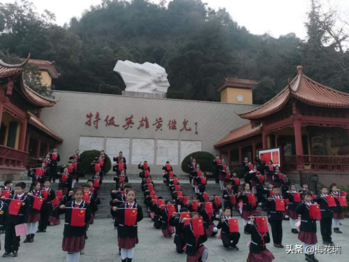 爱祖国的诗歌儿童朗诵_感恩伟大祖国的儿童朗诵