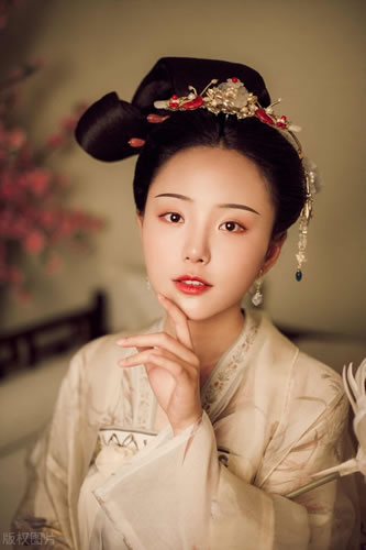 形容女生的诗句有哪些_形容女子好看文雅的诗句